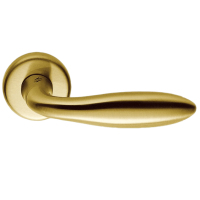 Дверная ручка Colombo Design MACH CD81R золото матовое в комплекте с накладками под ключ для межкомнатых дверей Дверная ручка Colombo Design MACH CD81R золото матовое в комплекте с накладками под ключ для межкомнатых дверей